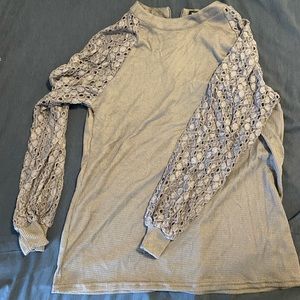 Thermal shirt with detailed sleeve